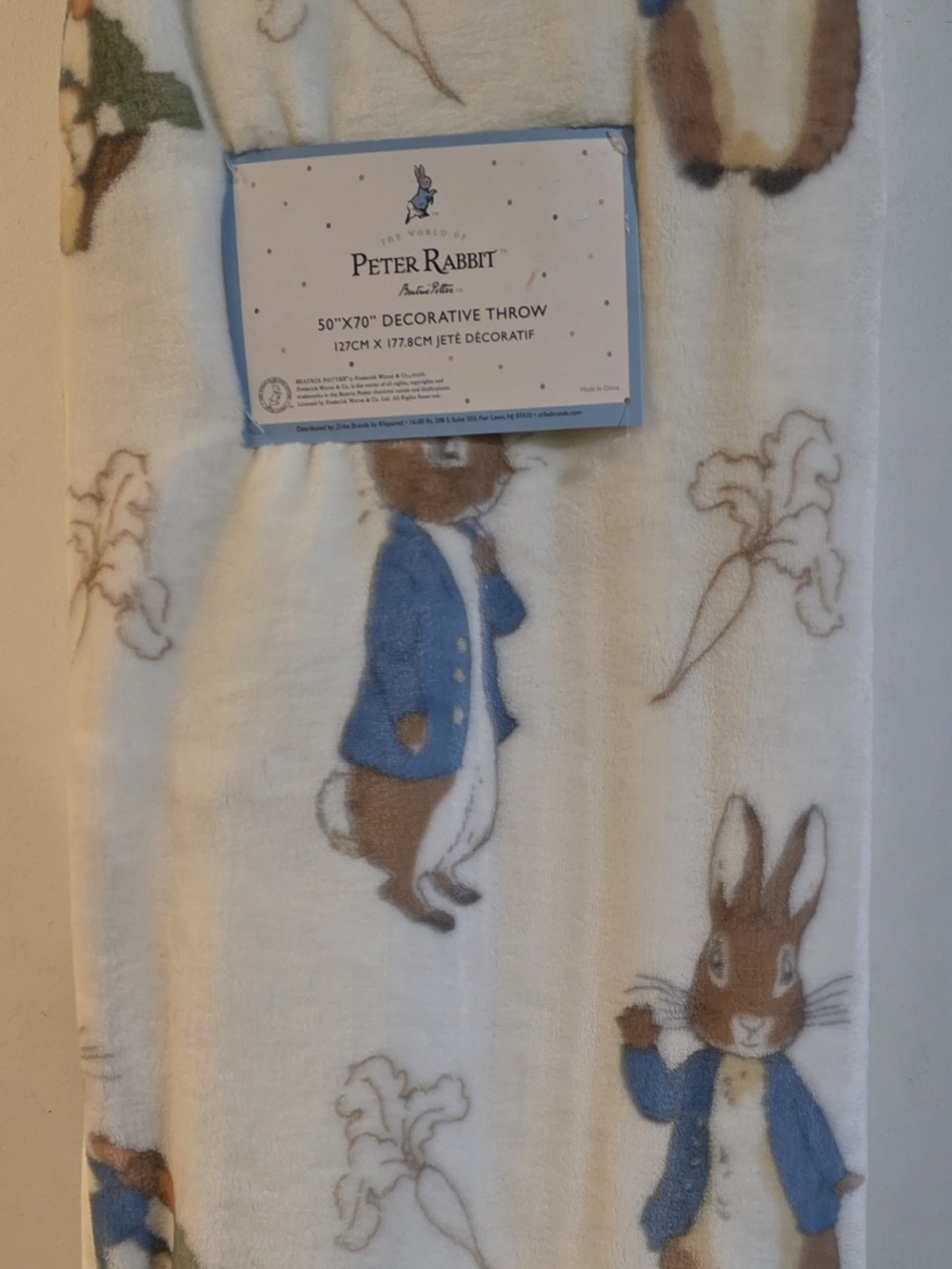 ​NWT Peter Rabbit Beatrix Potter 50x70 Plush Throw Blanket Garden Cream